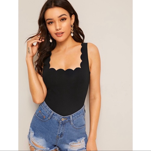 ❗️LAST CHANCE❗️NWOT Scallop Trimmed Top - Picture 4 of 6